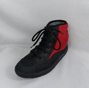 Women's  Black Red Short Boot Size 9 L